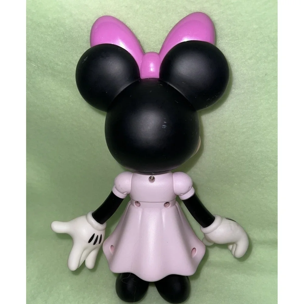 Minnie Mouse Disney in a light pink dress with a Purple Heart (3/b58)